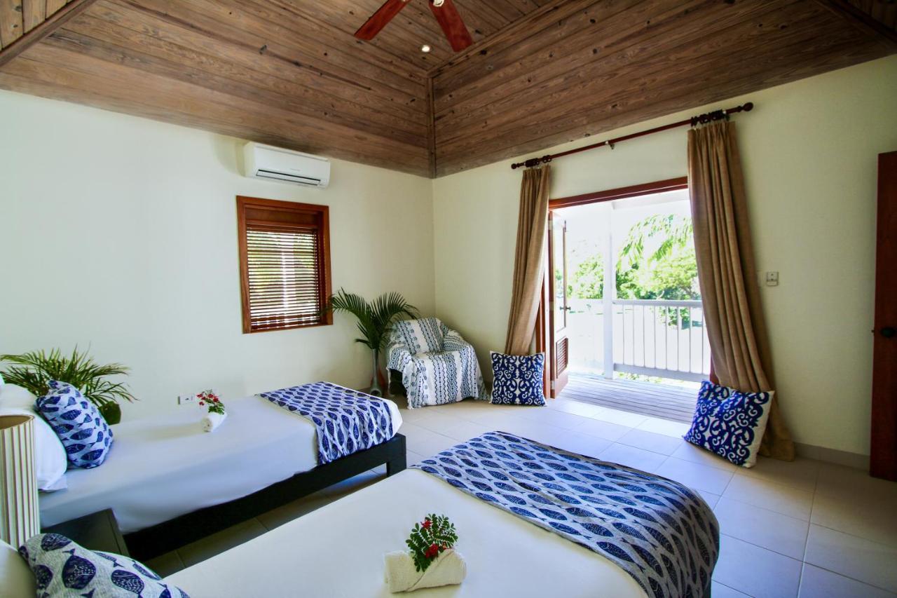 The Hideaway At Hughes Point Hotel Freetown Village Esterno foto